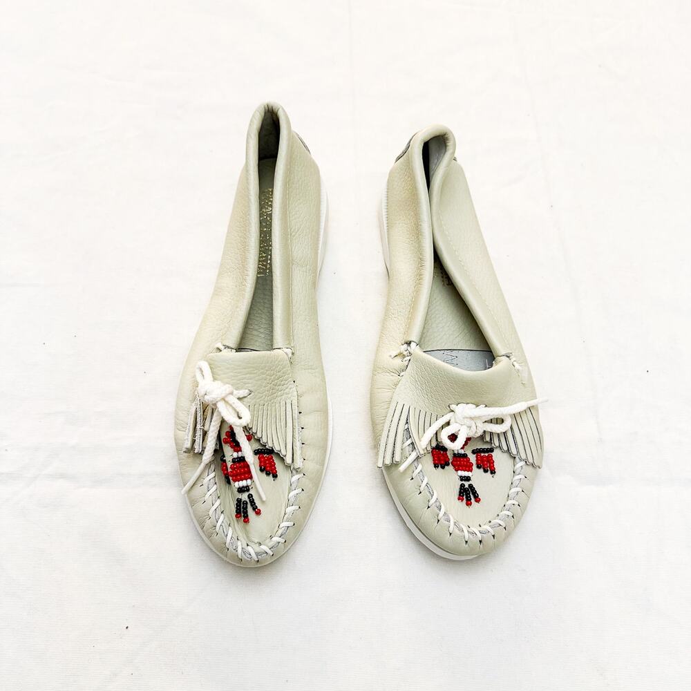 Minnetonka Women's Thunderbird Moccasins White Leather Size 9 NWT